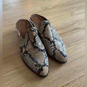 FRYE AND CO. Snakeskin Pattern Mules